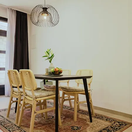 Apartment Stylish Town Centre Mariroza