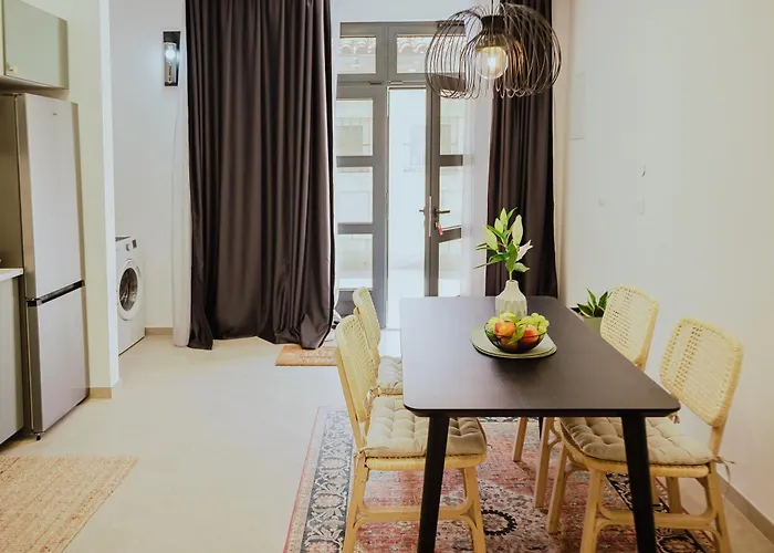 Stylish Town Centre Mariroza *