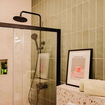 Stylish Town Centre Mariroza