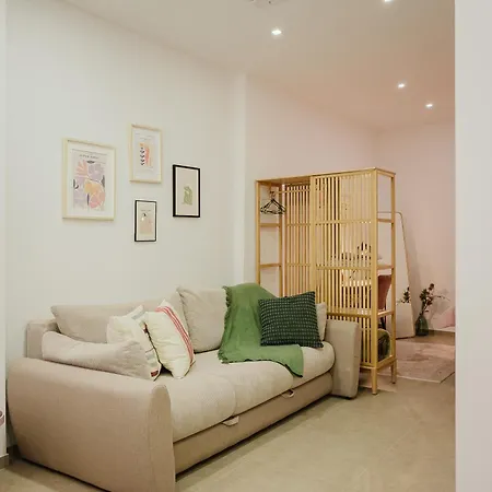 Stylish Town Centre Mariroza