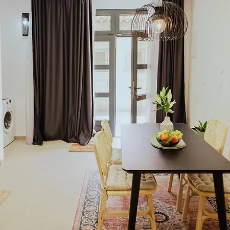 Stylish Town Centre Mariroza *