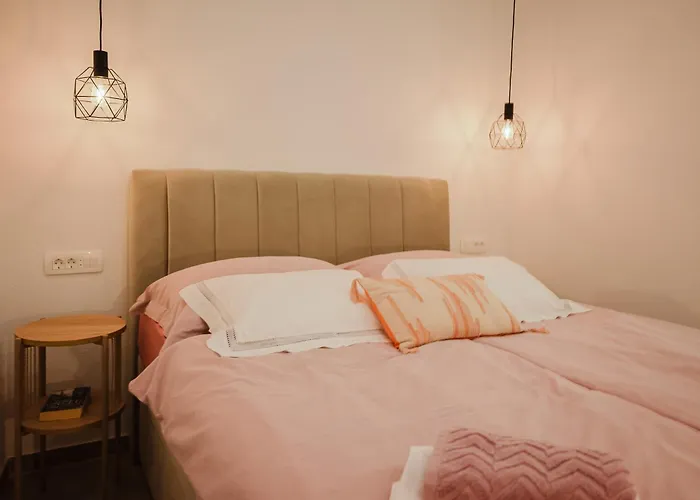 Stylish Town Centre Mariroza Apartment *