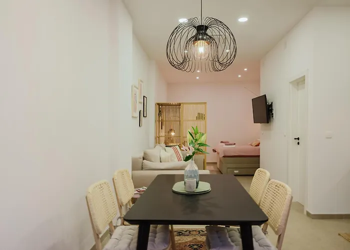 Stylish Town Centre Mariroza Apartment