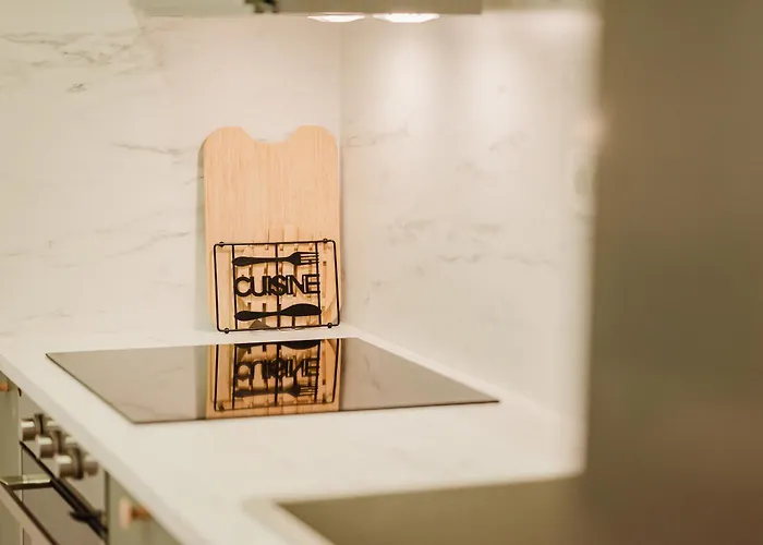 Stylish Town Centre Mariroza هفار