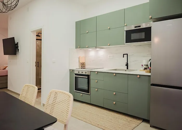 Stylish Town Centre Mariroza هفار