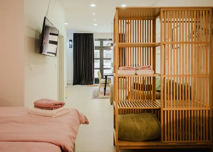 Stylish Town Centre Mariroza